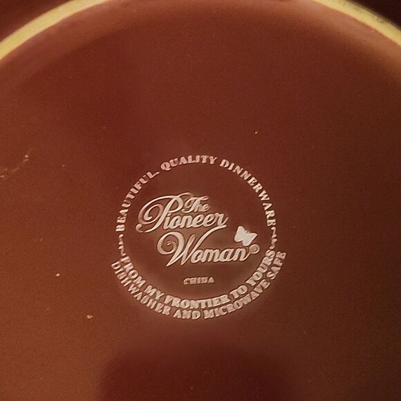 La Pointe Peac/Cherry Tart Candle - Picture 10 of 10